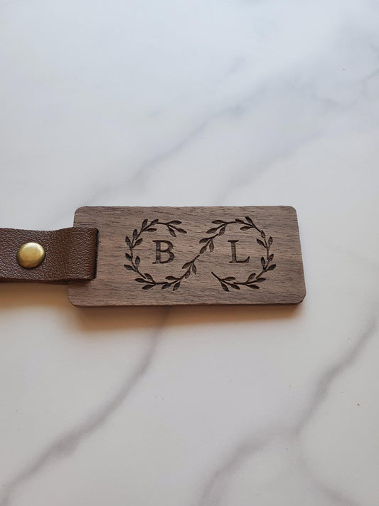 Engraved Monogram Rectangular Keychain Leaf Design